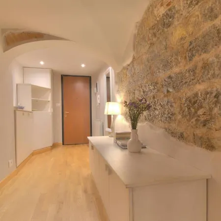 Exposed Stones - History And Aquarium Lejlighed Genova