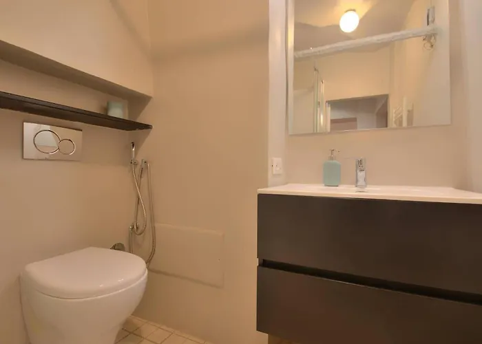 Exposed Stones - History And Aquarium *