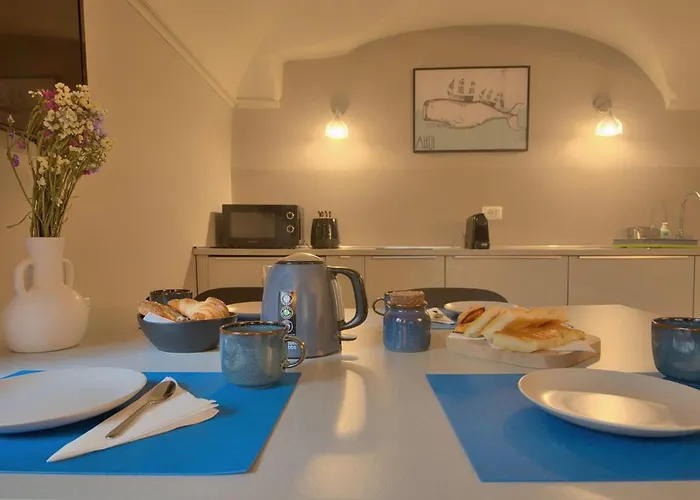 Exposed Stones - History And Aquarium Apartamento